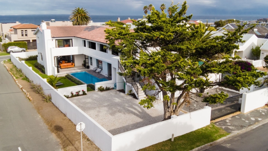 9 Bedroom Property for Sale in Westcliff Western Cape
